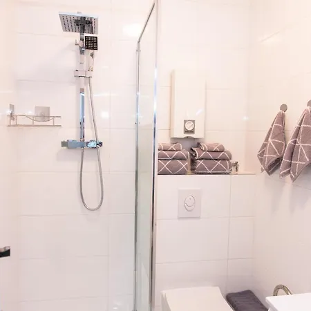 T&k Near Messe Fair Trade Duesseldorf Und Airport 2b Appartement *